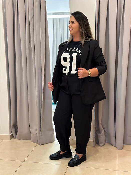 Conjunto Blazer e Calça Cenoura