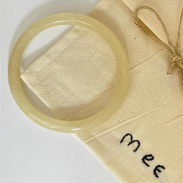 Bracelete Fino de Resina - Off Semi-transparente