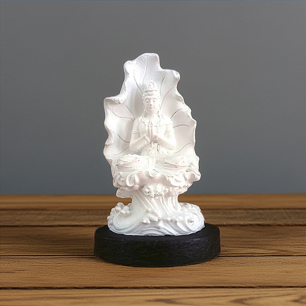 Estatueta Kuan Yin em Oração