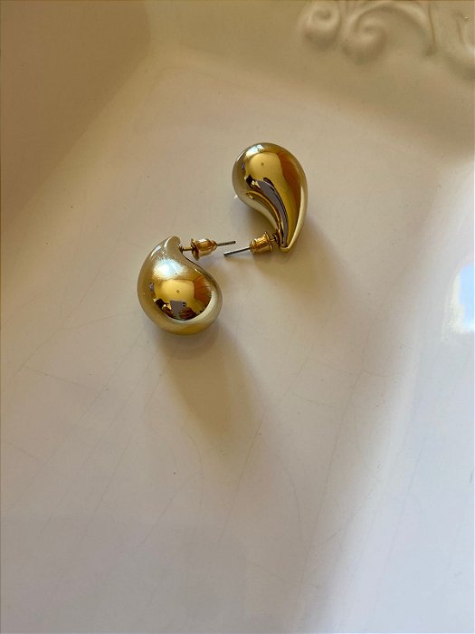 Brinco gota banhado a ouro 18k