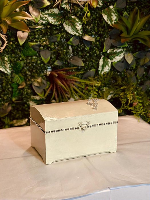 4786 Baú branco para presente