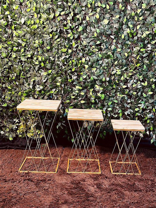4925 Trio de mesa quadradas douradas