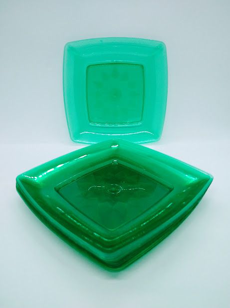 Prato Acrílico Quadrado Amalu Cor Verde Escuro Transparente 15cm Pacote Com 10