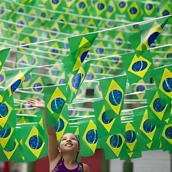 Varal Bandeira do Brasil PVC 4,5m Copa do Mundo c/10 Bandeirinhas