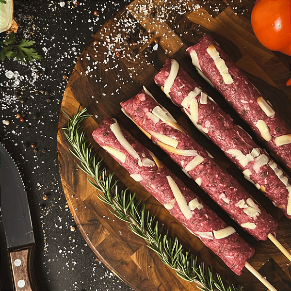 Espeto de Kafta Bovina com Queijo Provolone