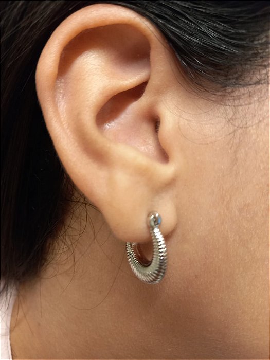 Argola Mini Listras  Ródio Branco