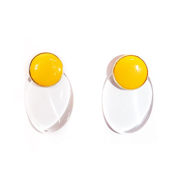 Brinco Botão Amarelo Esmaltado Resina Cristal
