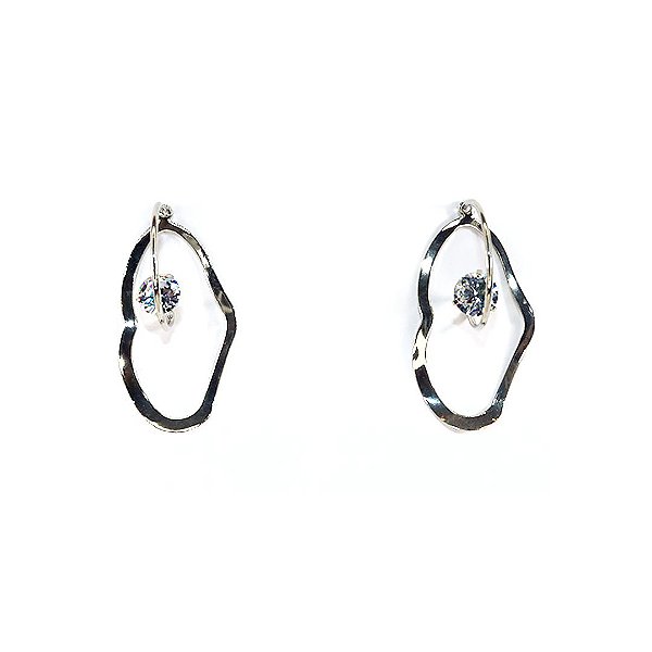 Brinco Metal Amassado Frontal Oval Prata