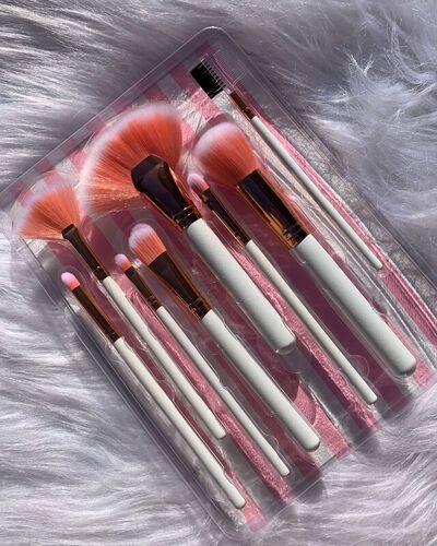 Kit com 8 Pincéis de Maquiagem - Ruby Anjo