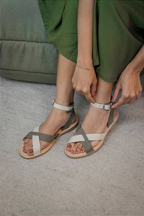 Sandália Formentera Oliva em couro