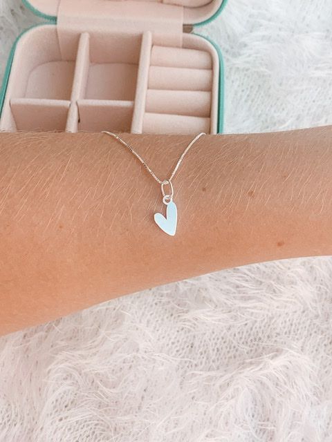 Gargantilha de Prata Coração Estilizado