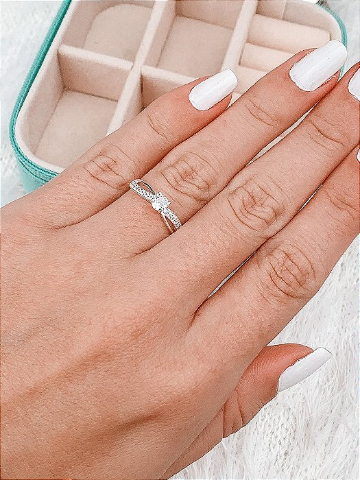 Anel de Prata Solitário X Cravejado