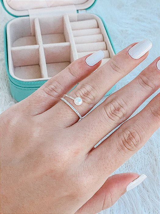 Anel de Prata Pérola e Aro Cravejado