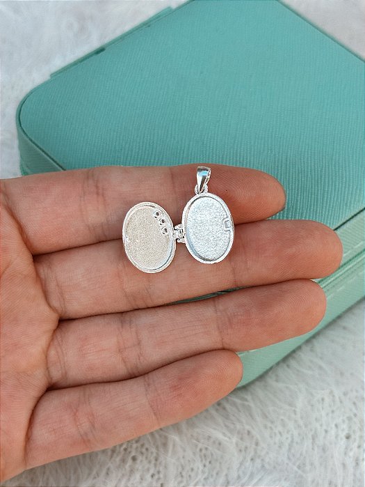 Pingente de Prata Relicário Oval Zircônias