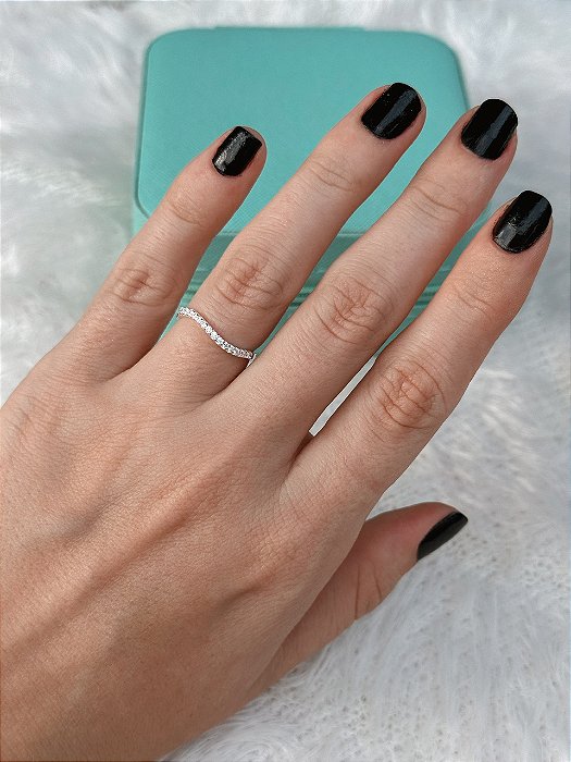 Anel de Prata Ondulado Cravejado