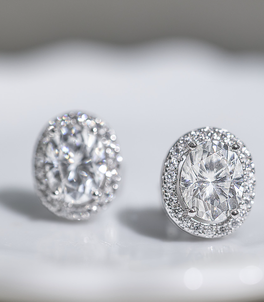 Brinco Oval Moissanite