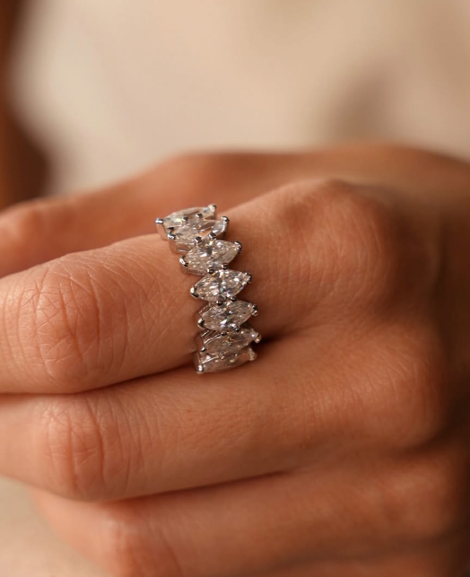 Aliança Navete Moissanite