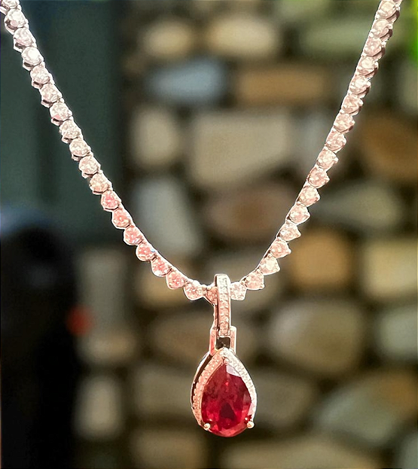 Riviera Moissanite e Pingente Ruby
