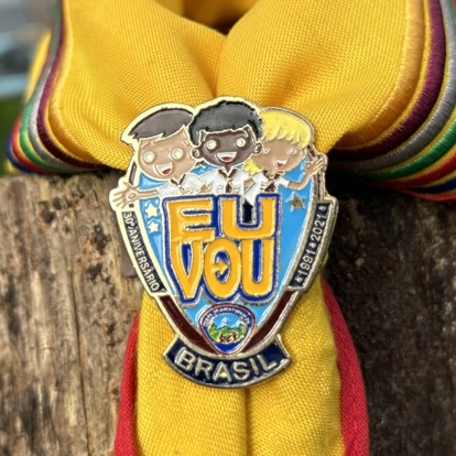 Arganéu/Prendedor comemorativo aos 30 anos dos Aventureiros no Brasil