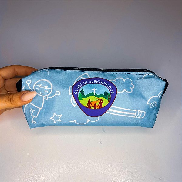 ESTOJO AVENTUREIRO com fundo AZUL COM DESENHOS