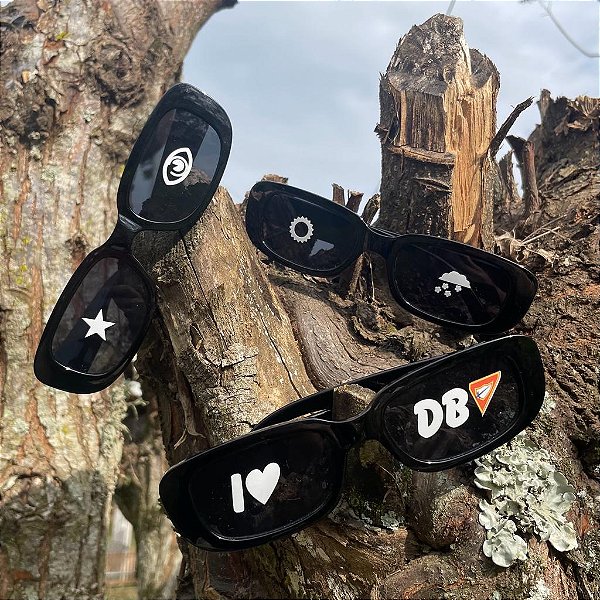 ÓCULOS CUSTOMIZADOS COM ESCRITAS E EMOJIS