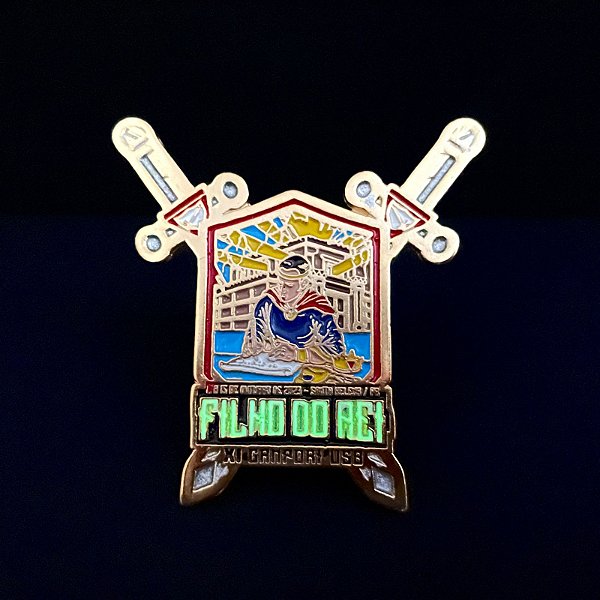 PIN OU ARGANÉU/PRENDEDOR CAMPORI USB "FILHO DO REI", COM ESPADAS BANHO OURO