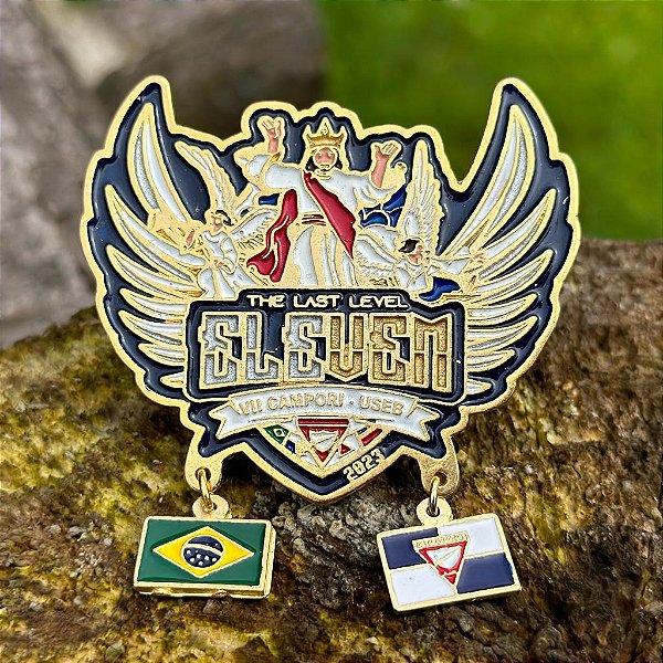 ARGANÉU/PRENDEDOR PREMIUM CAMPORI USEB 2023, "ELE VEM", BANHO OURO E  2 BANDEIRINHAS