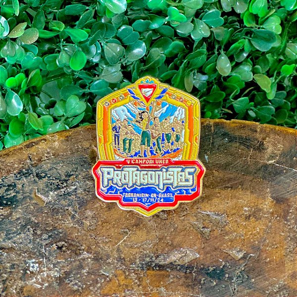 ARGANÉU/PRENDEDOR DE LENÇO CAMPORI PROTAGONISTA UNEB 2024, LOGO COMPLETO BRILHA NO ESCURO