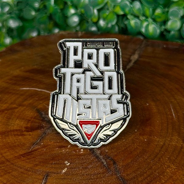 ARGANEL/PRENDEDOR DE LENÇO CAMPORI PROTAGONISTA ESCRITA ESTILIZADA