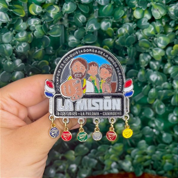 ARGANÉU/PRENDEDOR DE LENÇO OU PIN CAMPORI UNION PARAGUAYA 2025 LA MISIÕN COM CLASSES