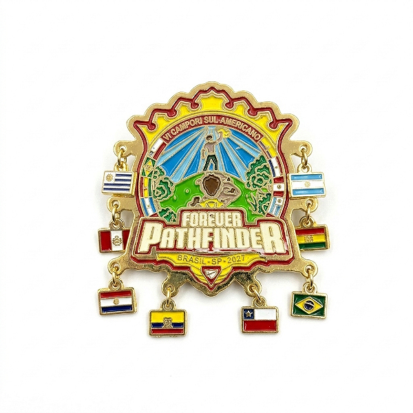 ARGANÉU/PRENDEDOR DE LENÇO, CAMPORI DSA 2027 FOREVER PATHFINDER, BANHO OURO, TODAS AS BANDEIRINHAS