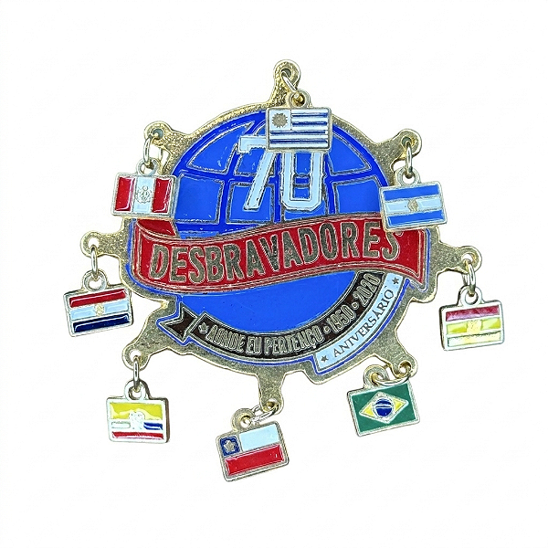 ARGANEL/PRENDEDOR DE LENÇO 70 ANOS DESBRAVVADORES COM TODAS AS BANDEIRINHAS