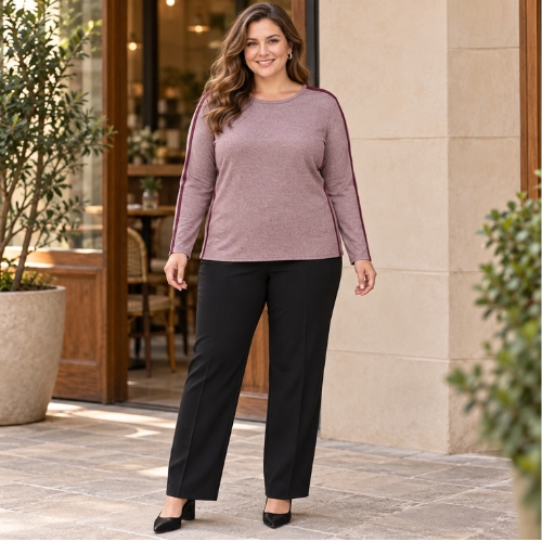 Blusa Feminina Plus Size Manga Longa Decote Redondo com Listras Laterais Malwee