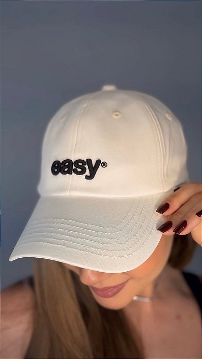 Bone com Logo Easy Lança Perfume