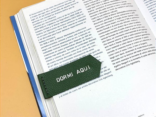 MARCADOR DE PÁGINAS MAGNÉTICO EM COURO SONECA