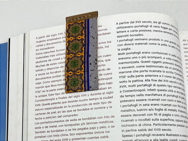MARCADOR DE PÁGINAS MAGNÉTICO EM COURO AZULEJO
