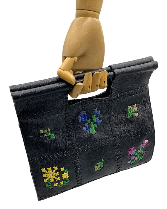 BOLSA DE MÃO E TIRACOLO BORDADA PONTO DE CRUZ QUINTAL