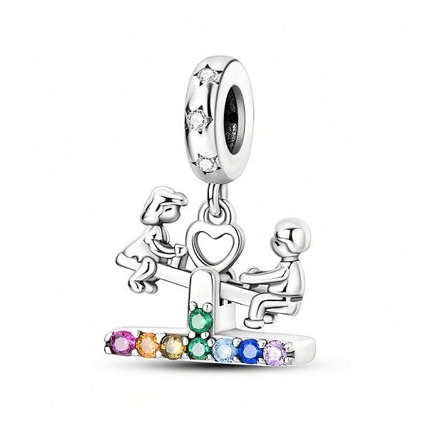 Berloque pendente casal de filhos na gangorra prata