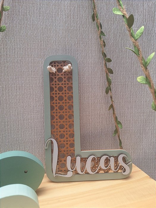 Letra Rattan 20 cm Porta Maternidade