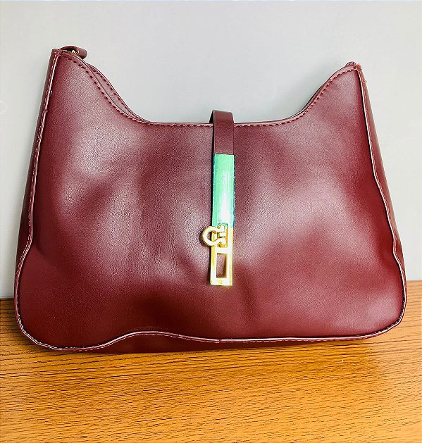 Bolsa com corrente marrom escuro (PRODUTO NOVO)