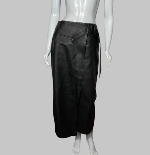 Saia em PU preto TAM 38