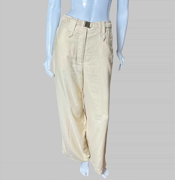 calça bege pantalona