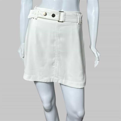 SHORT SAIA OFF WHITE TAM 38 CÓD. 155