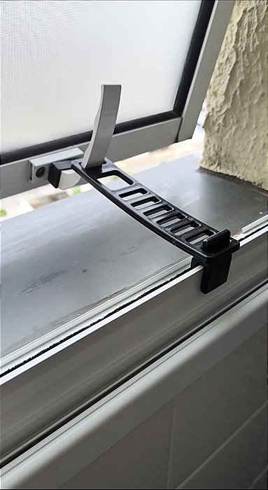 2 Travas Para Janela Basculante Ajustável Com Regulagem