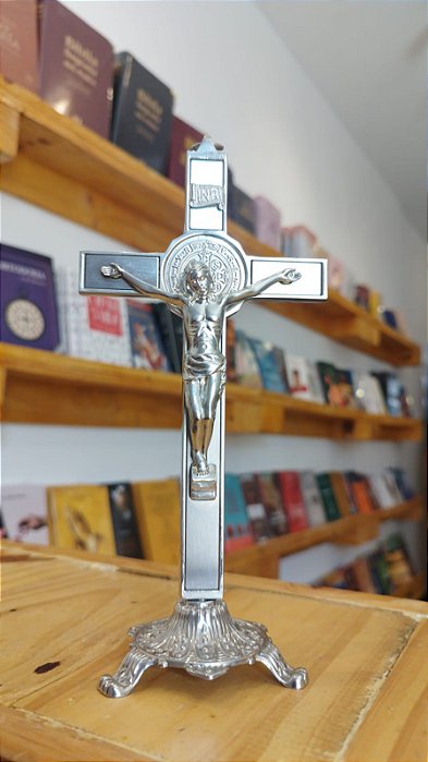 CRUCIFIXO COM PEDESTAL 20CM