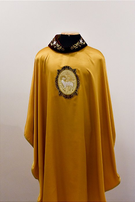 Casula Dourada Lisa Cordeiro