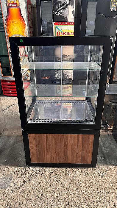 VITRINE EXPOSITORA DELTA B REFRIGERADA  - PRETA - 220V - 2,5A - 705x550x1210 MM - OMEGA
