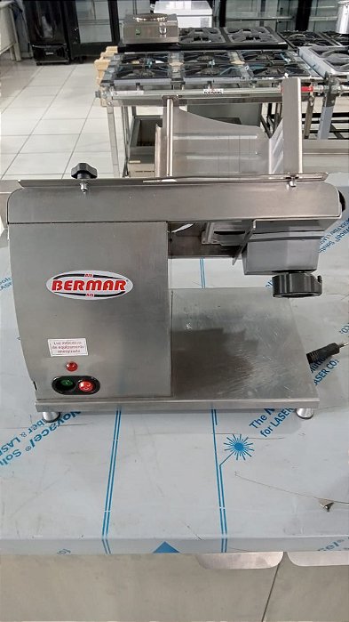 CORTADOR DE FRIOS BERMAR 320x250x370mm
