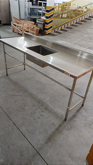 MESA DE ENCOSTO VINCADA 2000X700X900MM 304 C/ CENTRAL 50X40X23MM CONTRAVENTADA SULFISA SEMINOVA