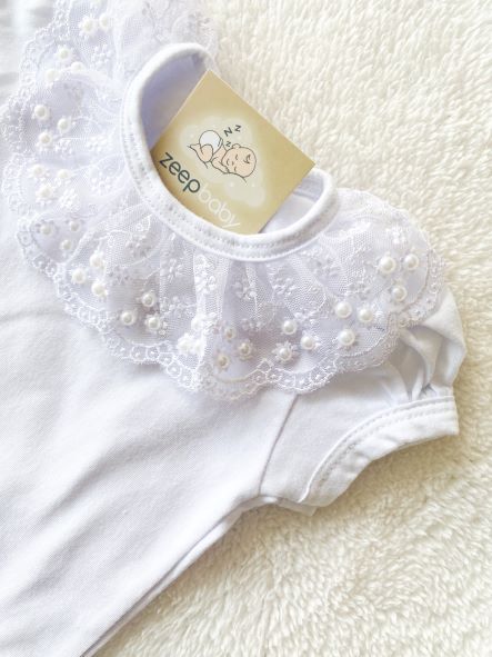 Body manga curta renda e pérolas